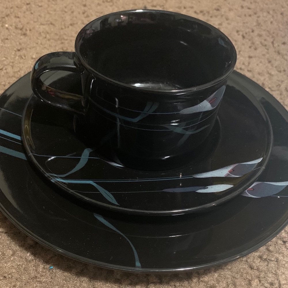 Mikasa opus black dinner set (4 settings)